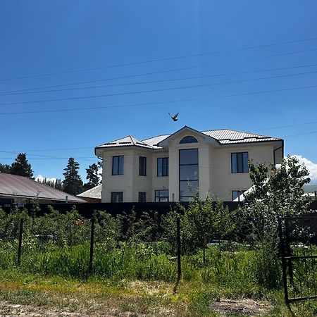 Tuenduek Guest House, Karakol Exterior photo