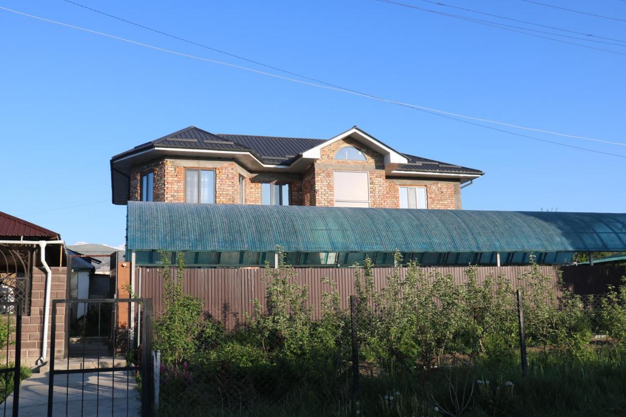 Tuenduek Guest House, Karakol Exterior photo
