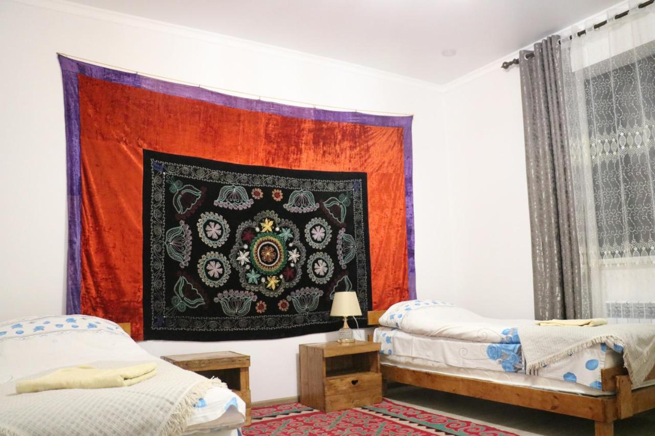 Tuenduek Guest House, Karakol Exterior photo