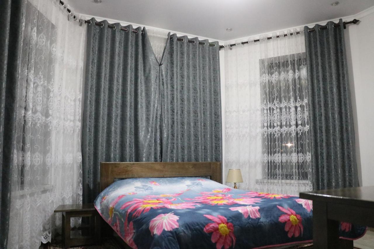 Tuenduek Guest House, Karakol Exterior photo