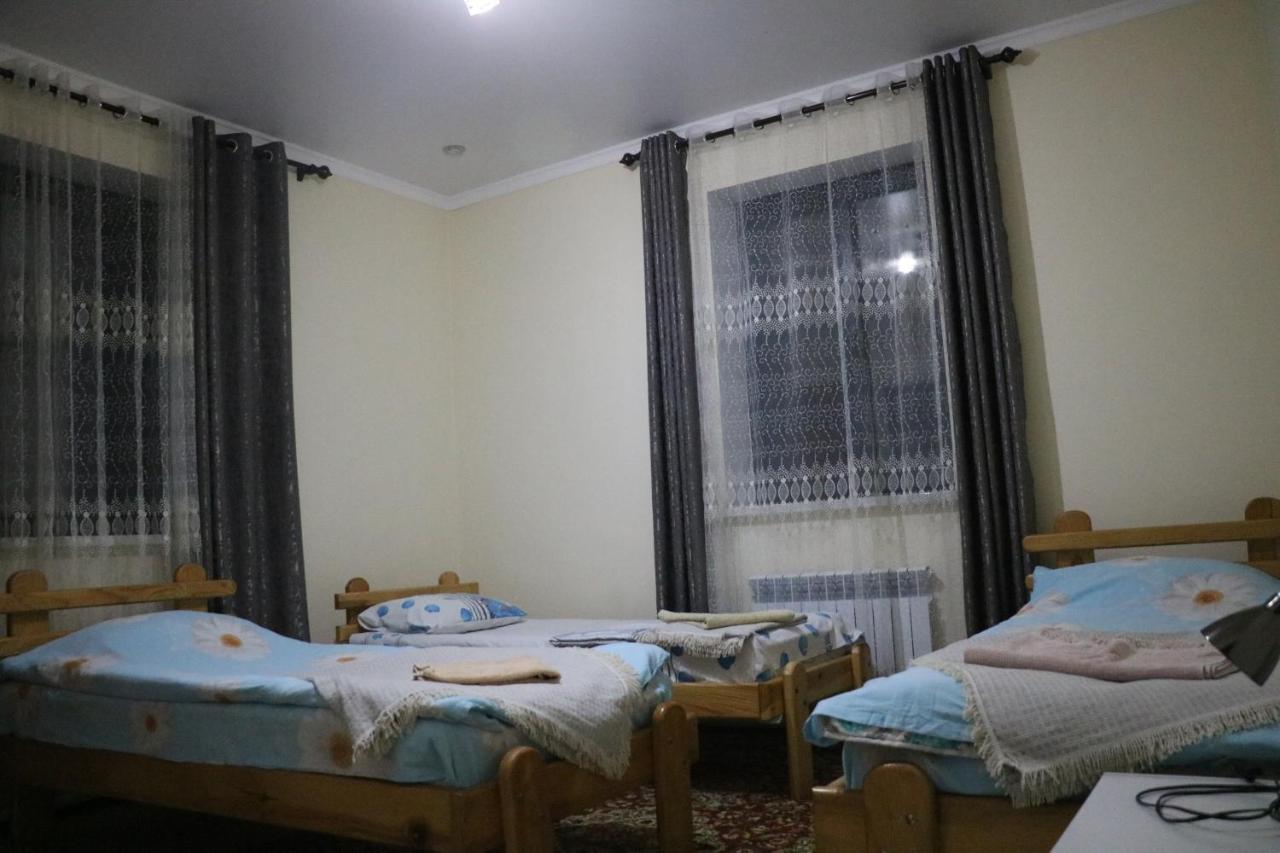 Tuenduek Guest House, Karakol Exterior photo