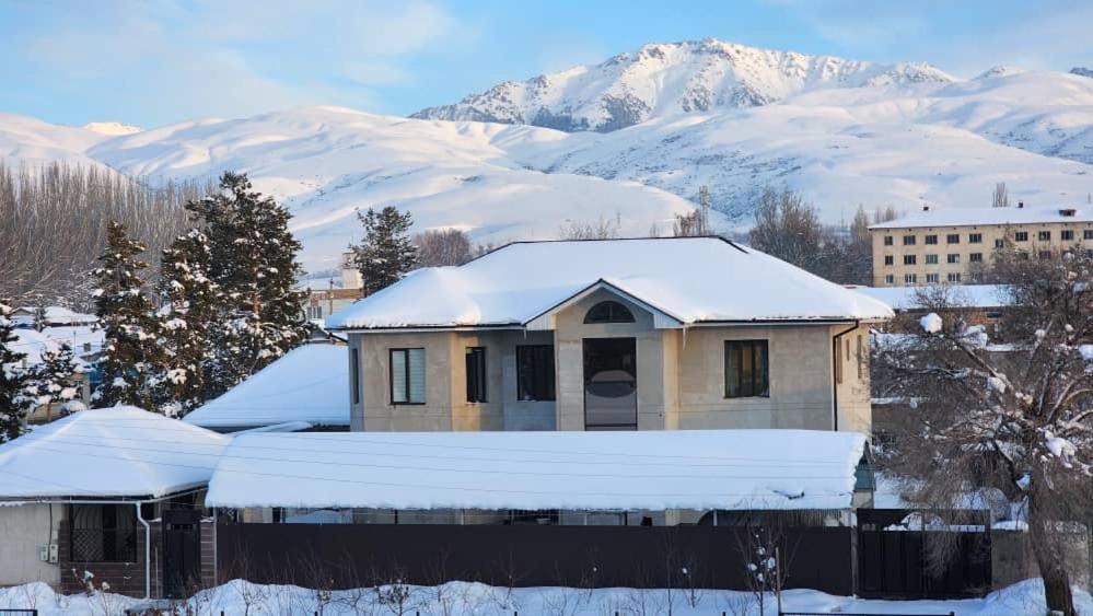 Tuenduek Guest House, Karakol Exterior photo