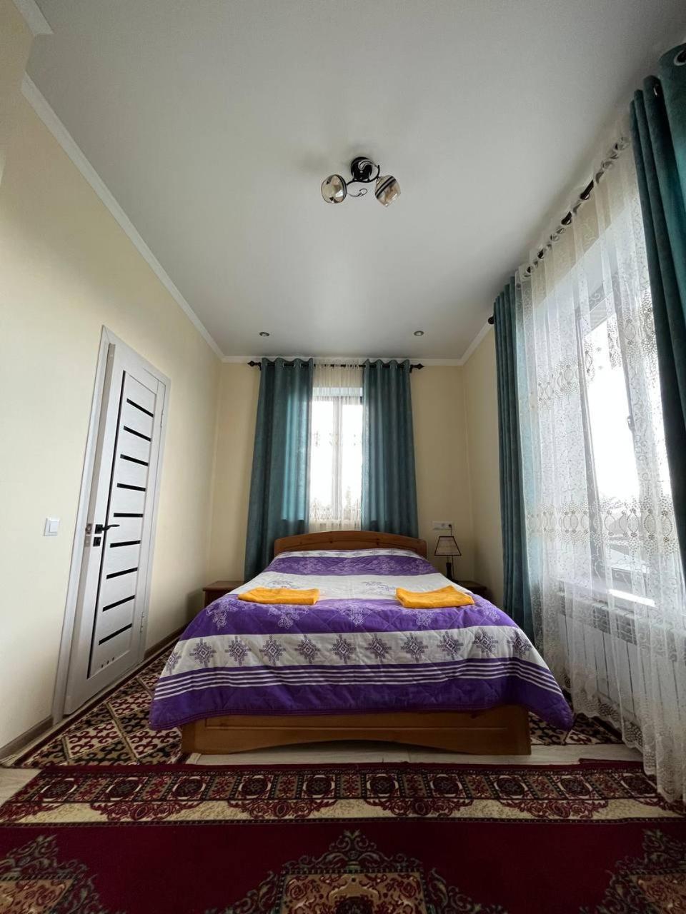 Tuenduek Guest House, Karakol Exterior photo
