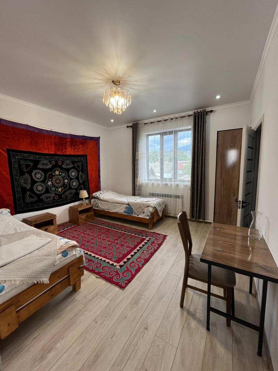 Tuenduek Guest House, Karakol Exterior photo