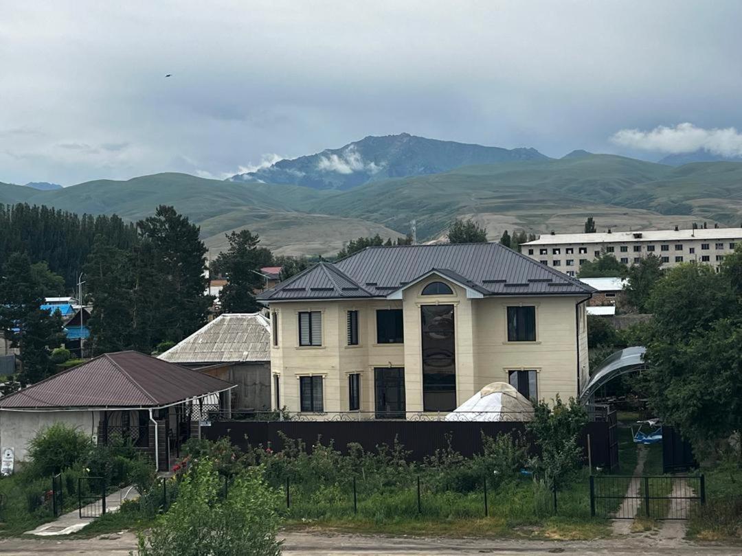 Tuenduek Guest House, Karakol Exterior photo